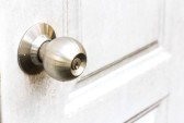 tir-detaillee-de-poignee-de-porte-metallique